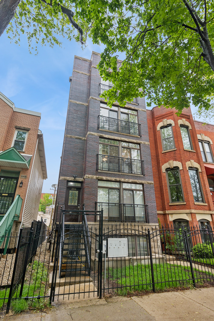 2206 W MONROE Street Unit: 2