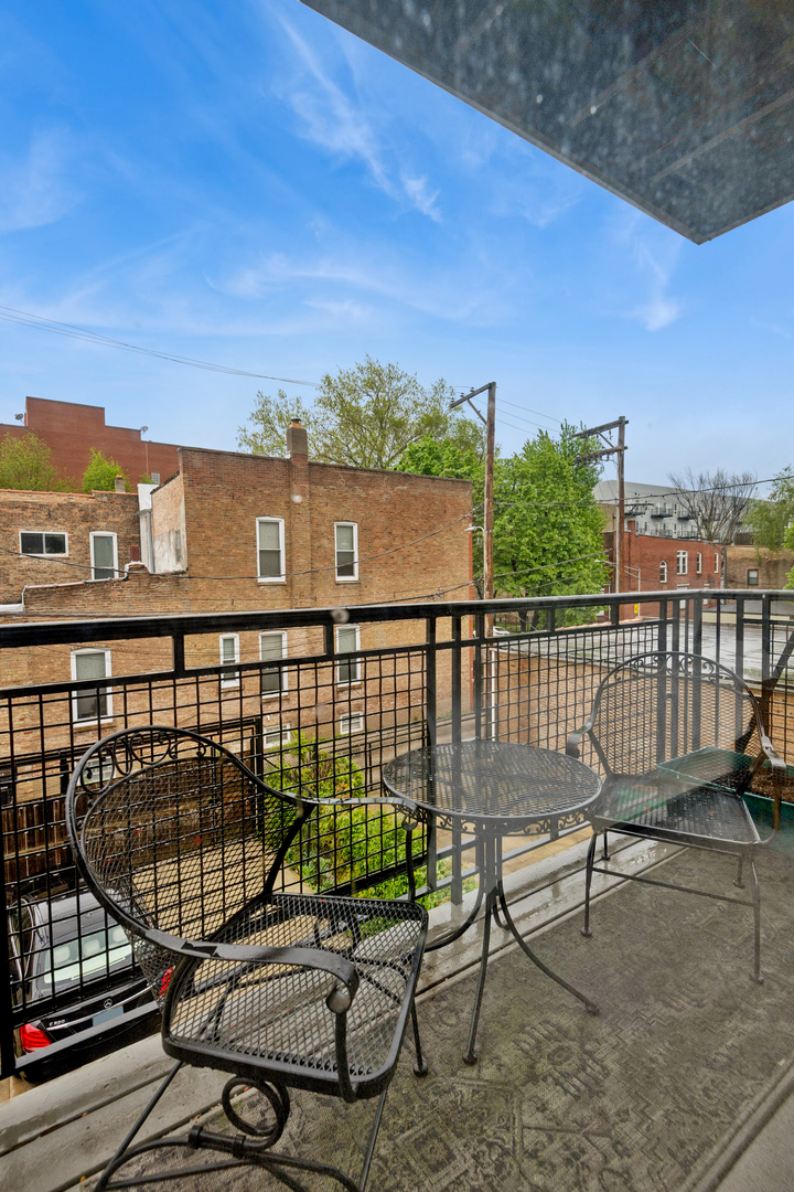 2206 W MONROE Street Unit: 2