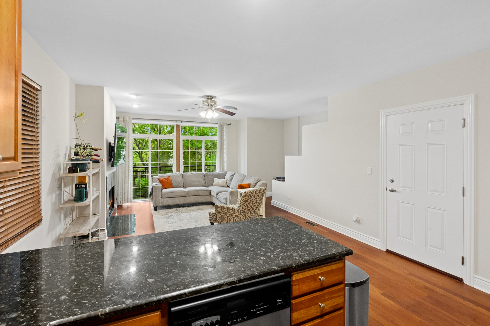 2206 W MONROE Street Unit: 2