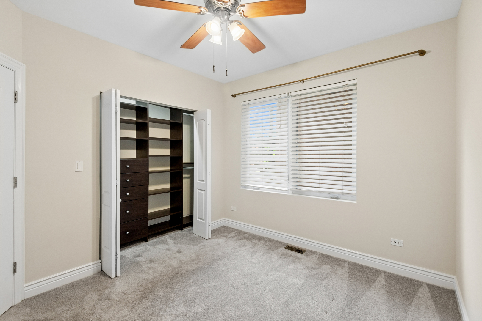 2206 W MONROE Street Unit: 2