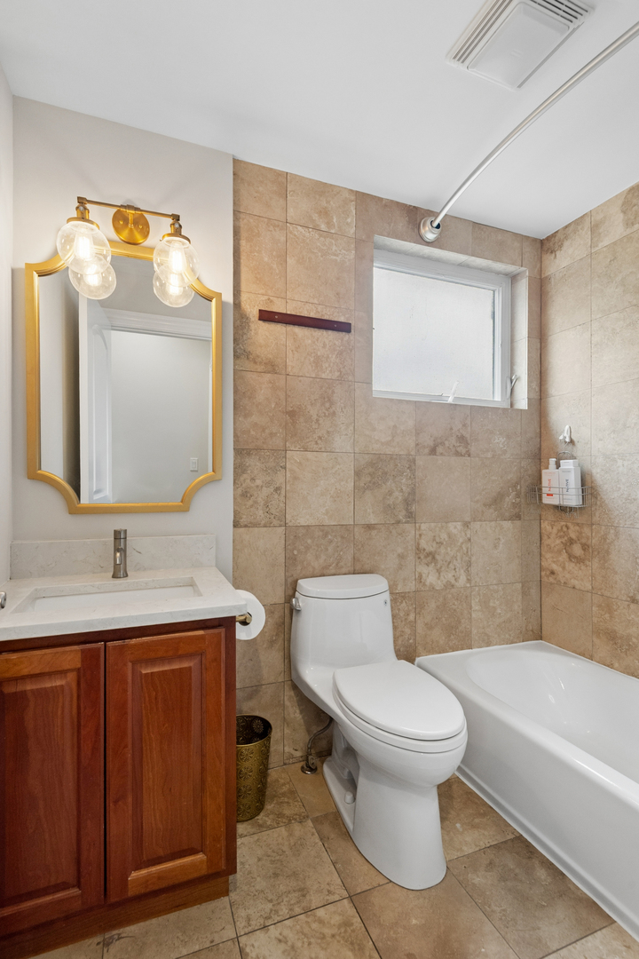 2206 W MONROE Street Unit: 2