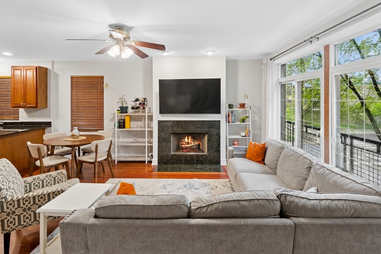 2206 W MONROE Street Unit: 2
