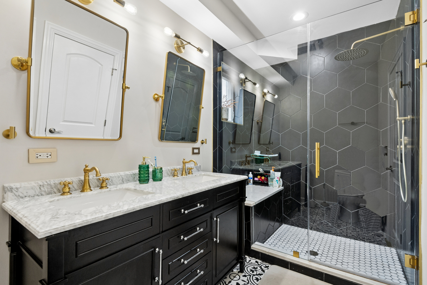 2206 W MONROE Street Unit: 2