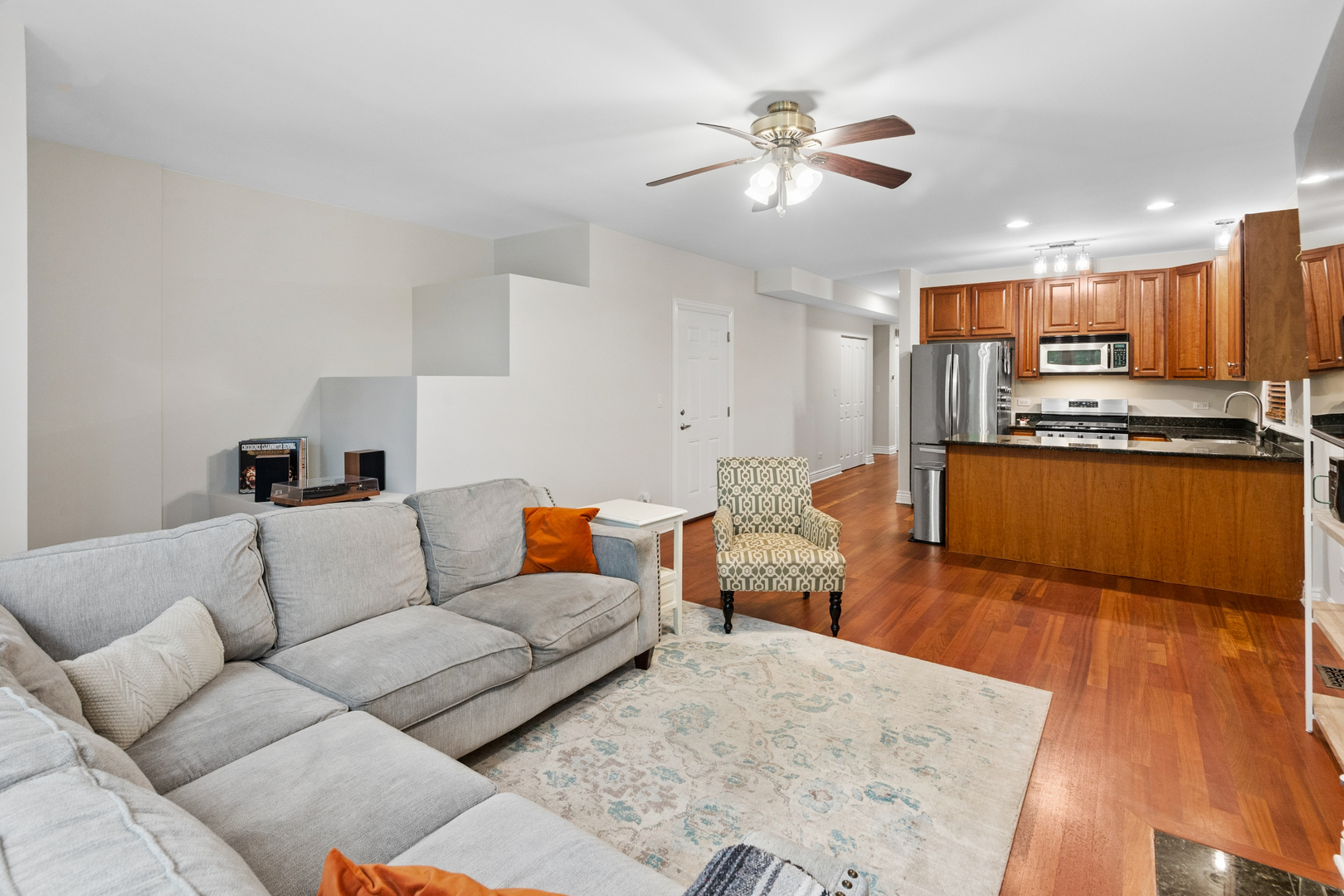 2206 W MONROE Street Unit: 2
