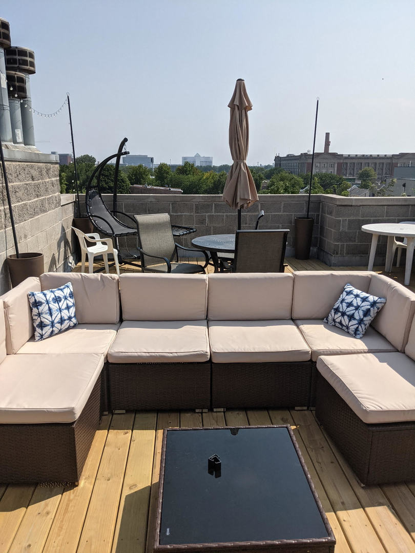 2206 W MONROE Street Unit: 2