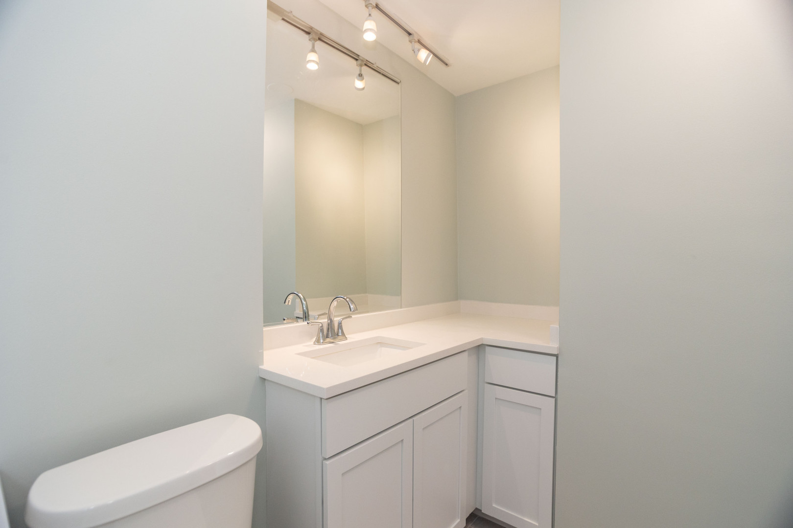 1954 N Cleveland Avenue Unit: 3C