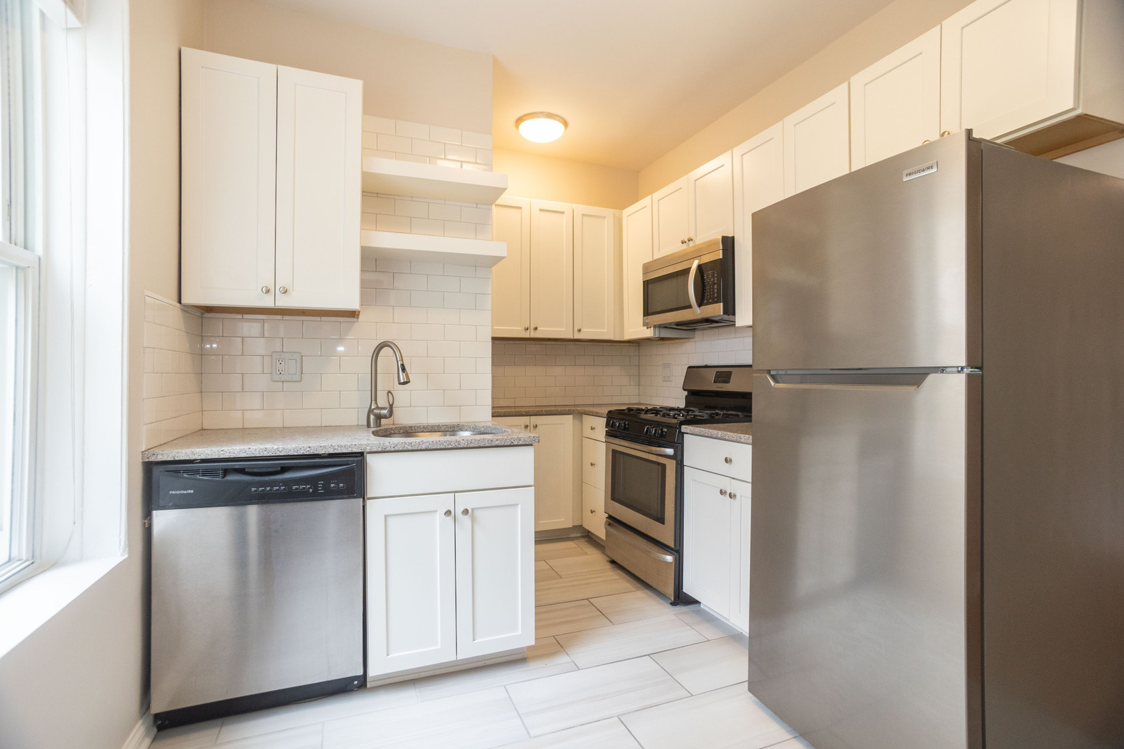 1954 N Cleveland Avenue Unit: 3C