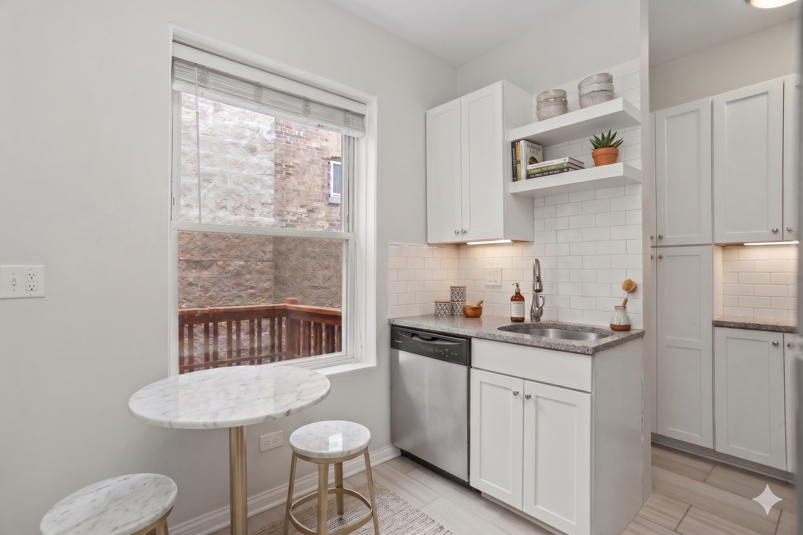 1954 N Cleveland Avenue Unit: 3C