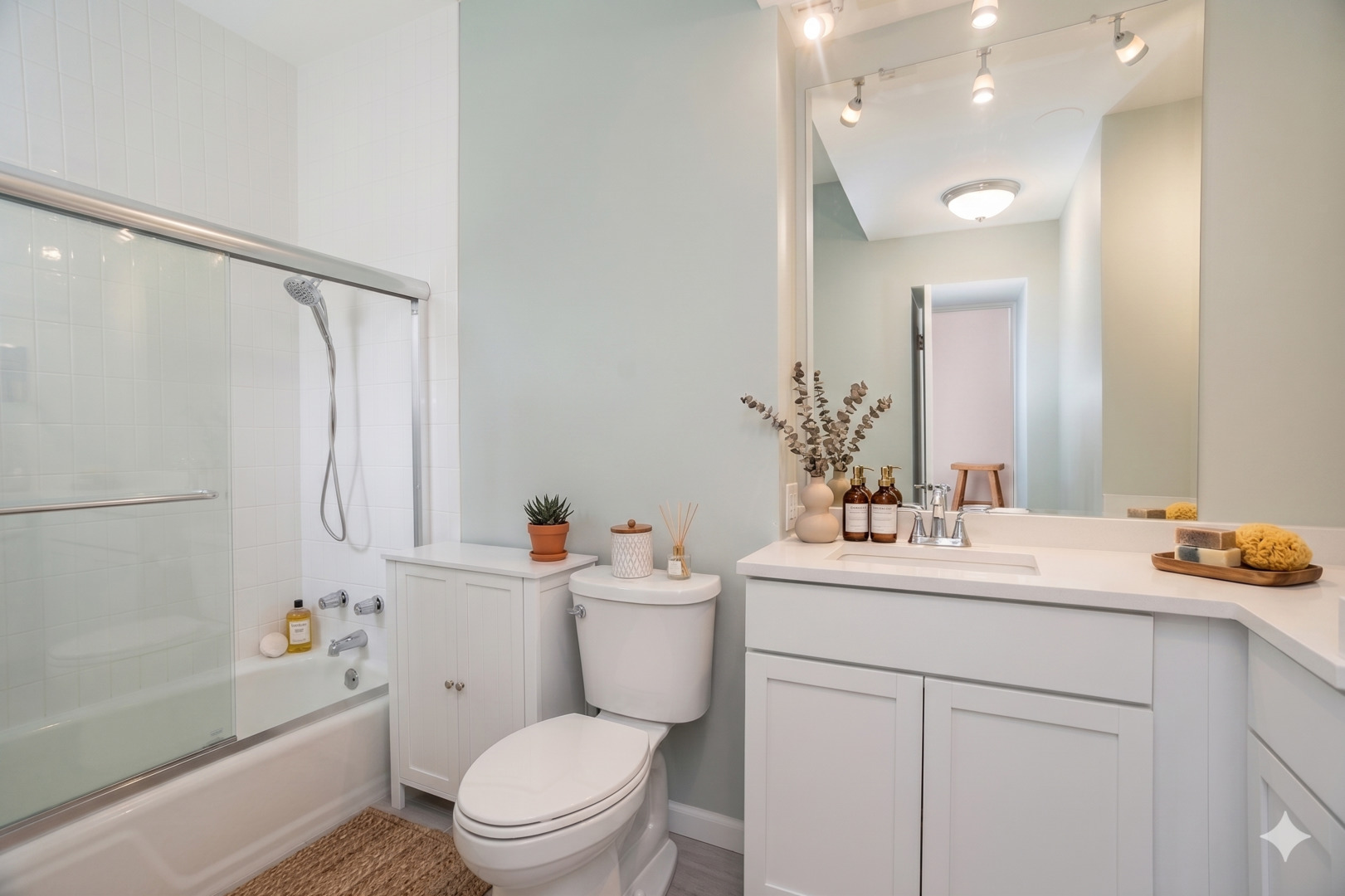 1954 N Cleveland Avenue Unit: 3C