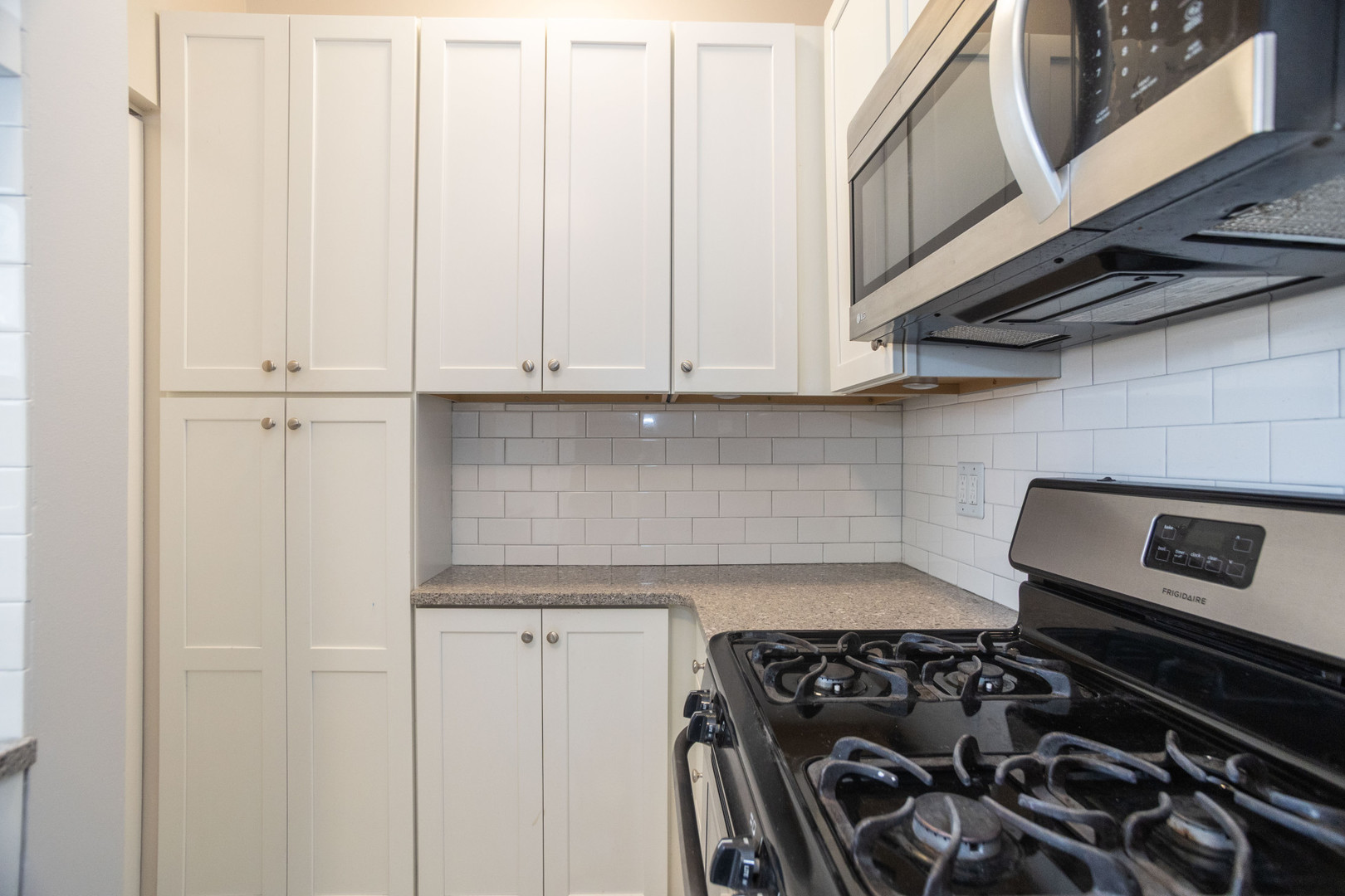 1954 N Cleveland Avenue Unit: 3C