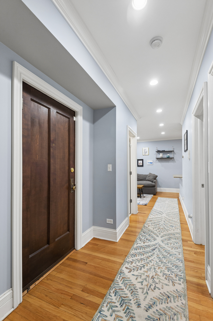 1427 W Elmdale Avenue Unit: 2A
