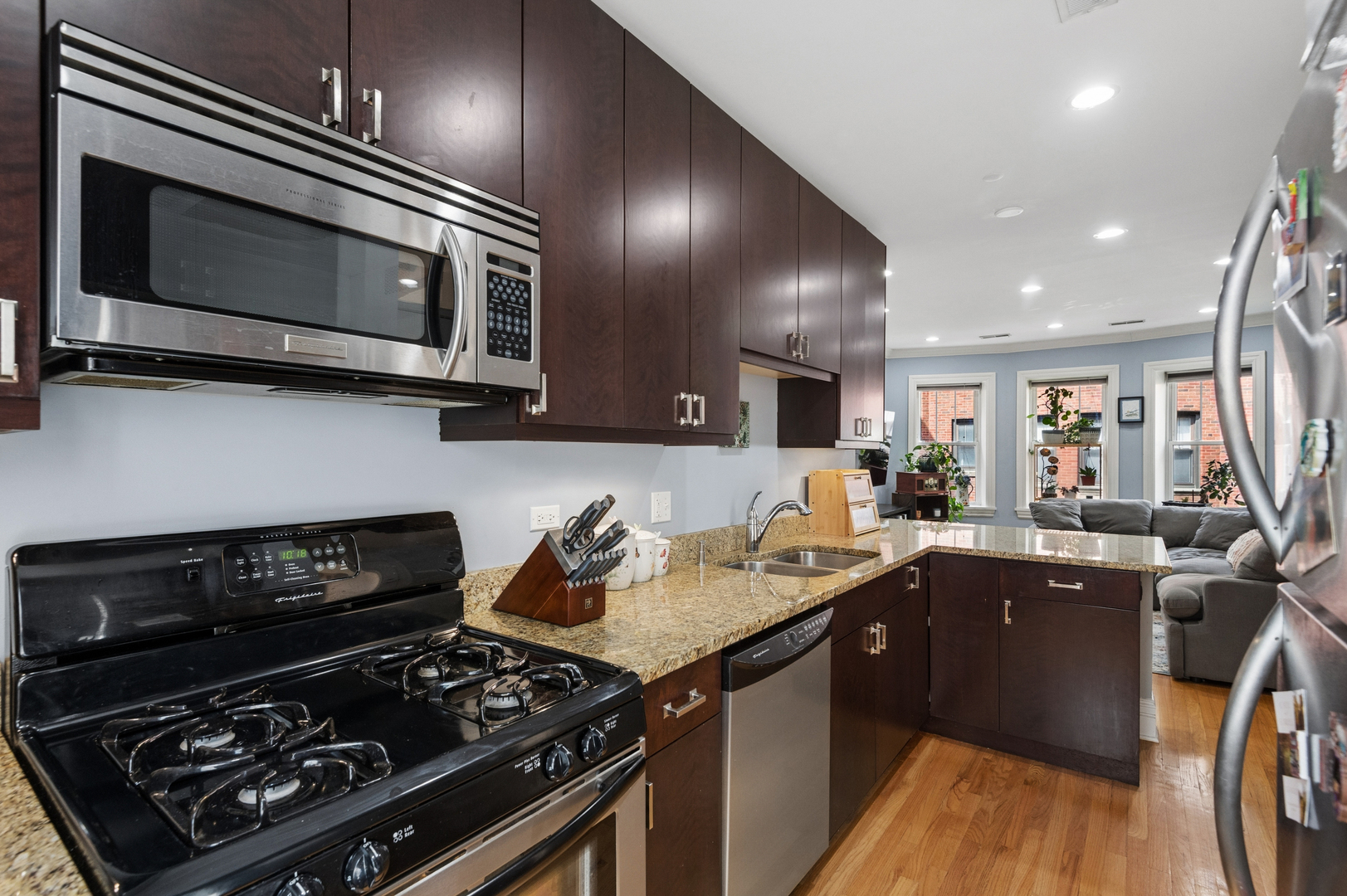 1427 W Elmdale Avenue Unit: 2A