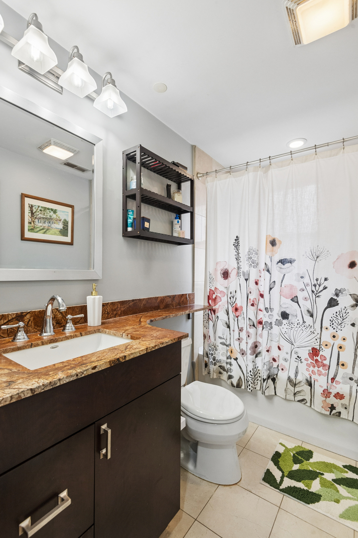 1427 W Elmdale Avenue Unit: 2A