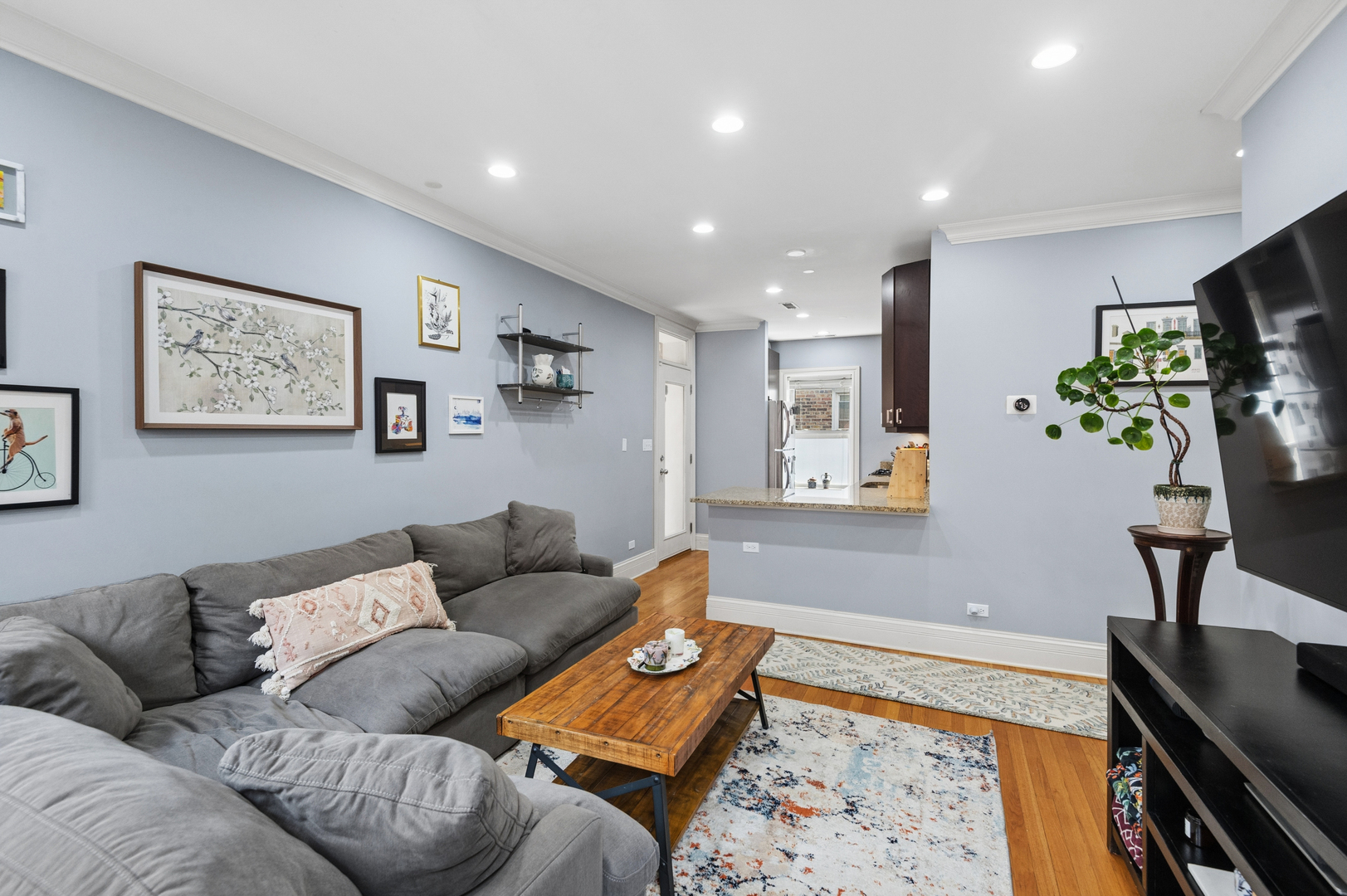 1427 W Elmdale Avenue Unit: 2A