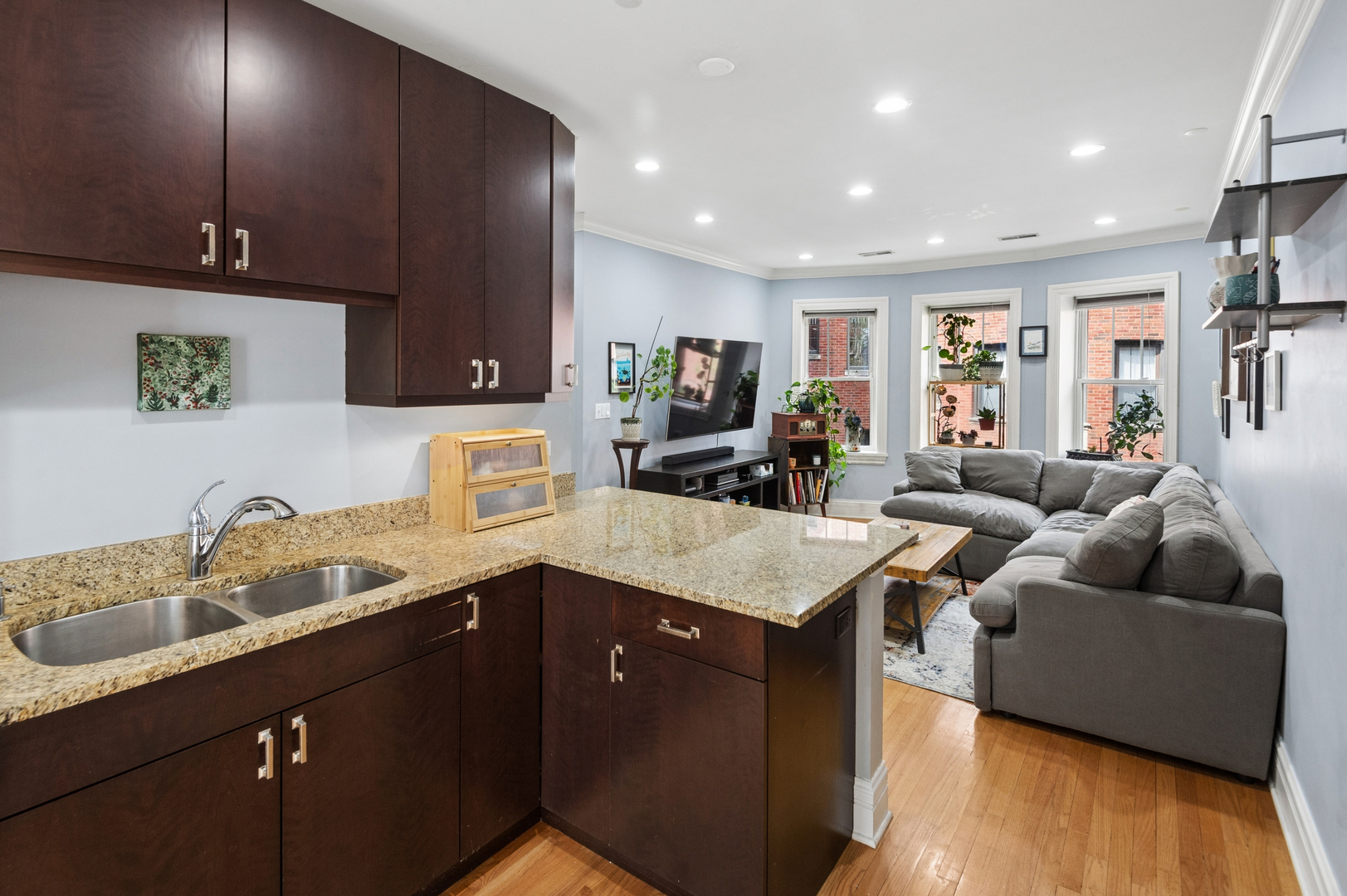 1427 W Elmdale Avenue Unit: 2A