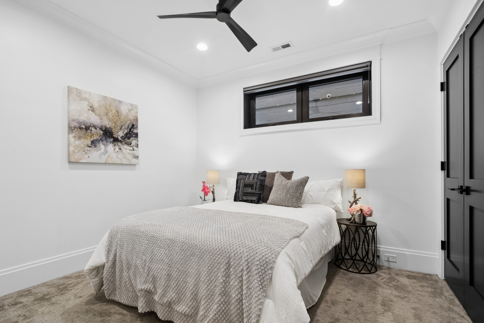 1113 W CHESTNUT Street Unit: 1E