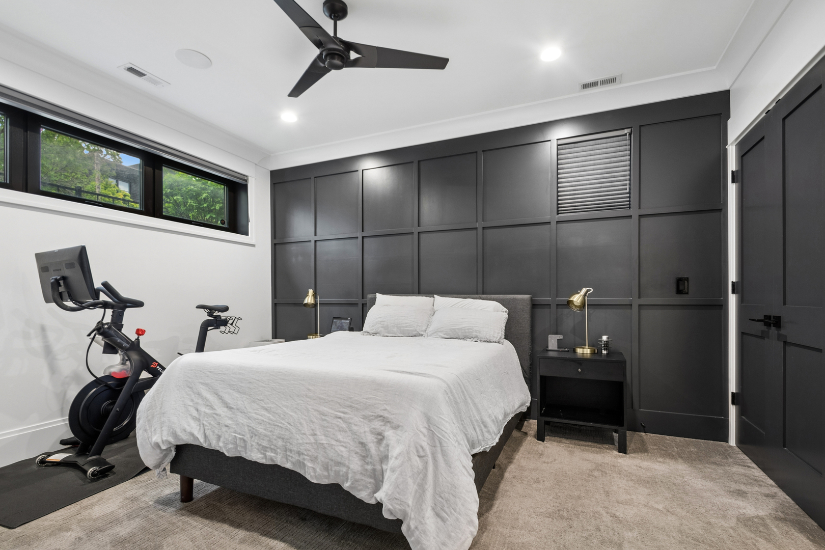 1113 W CHESTNUT Street Unit: 1E
