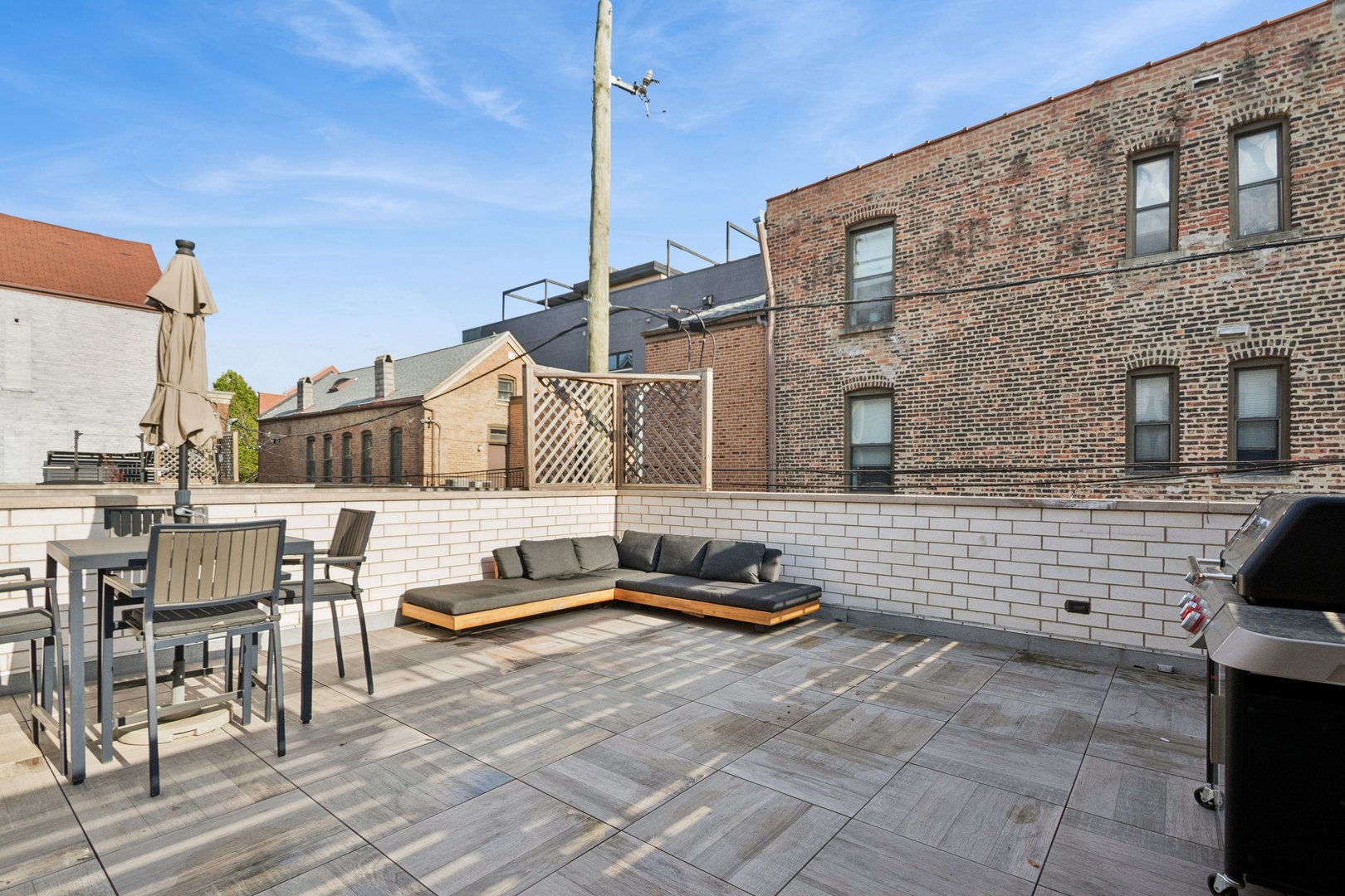 1113 W CHESTNUT Street Unit: 1E