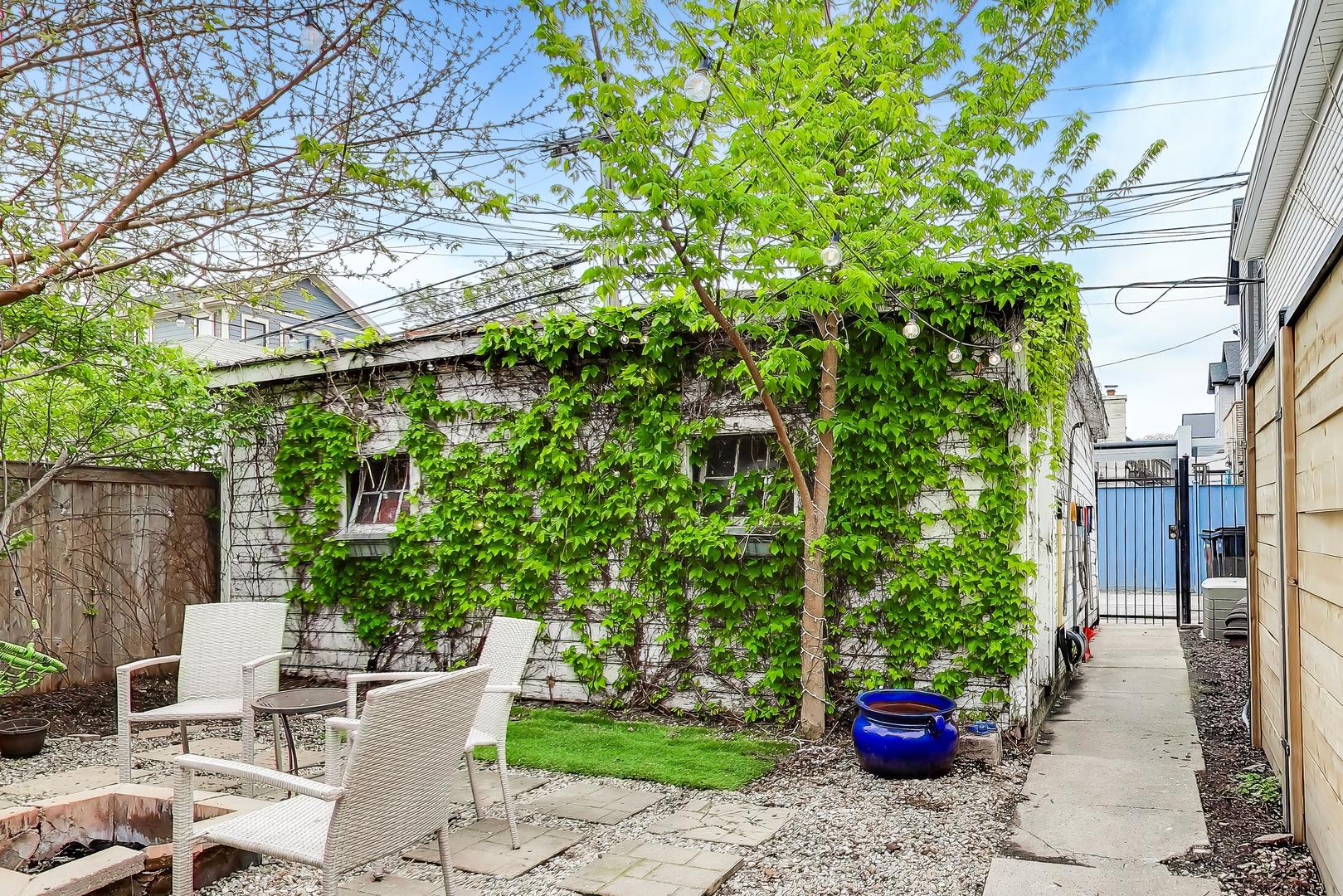 3243 N Hoyne Avenue