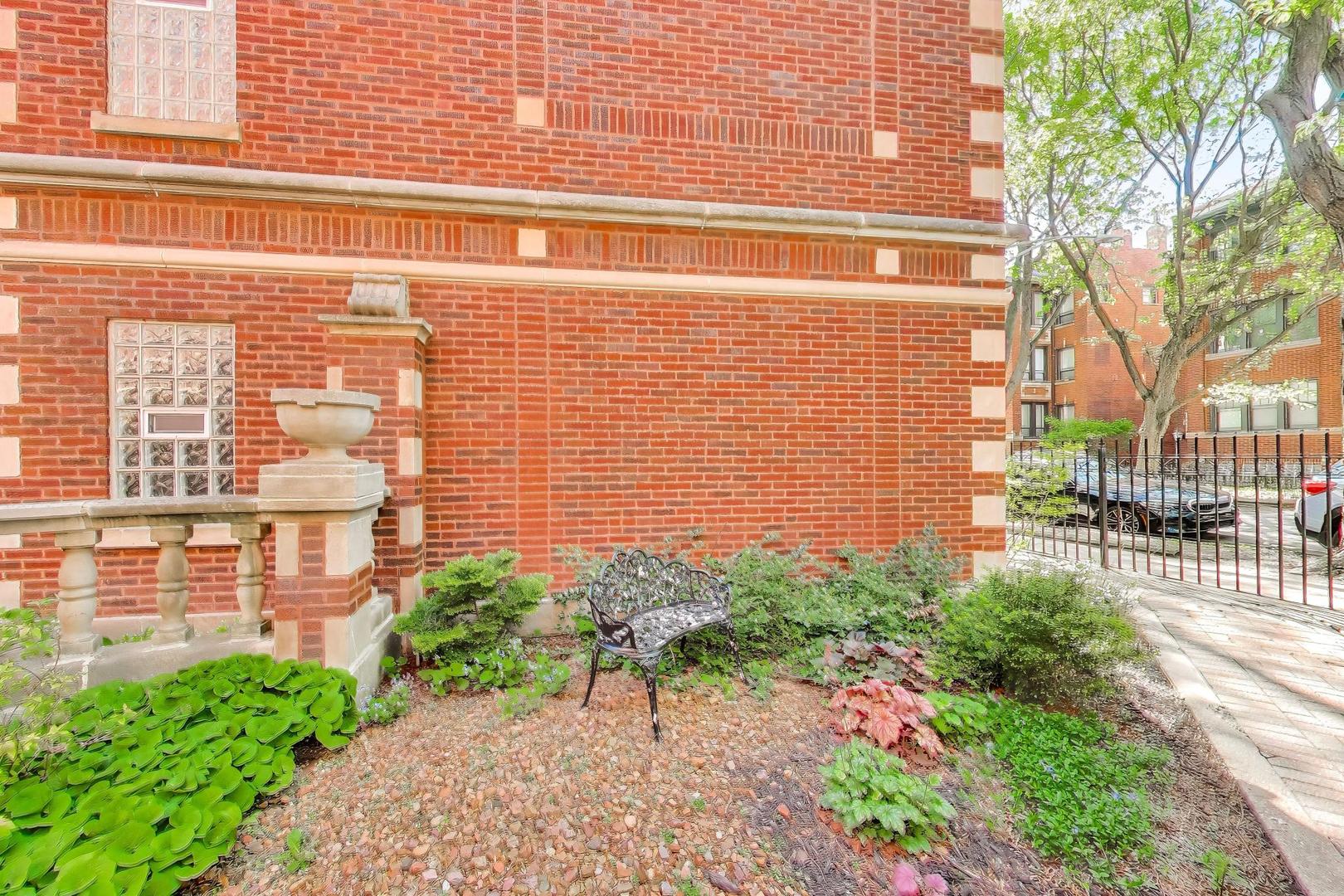 918 W Ainslie Street Unit: 1W