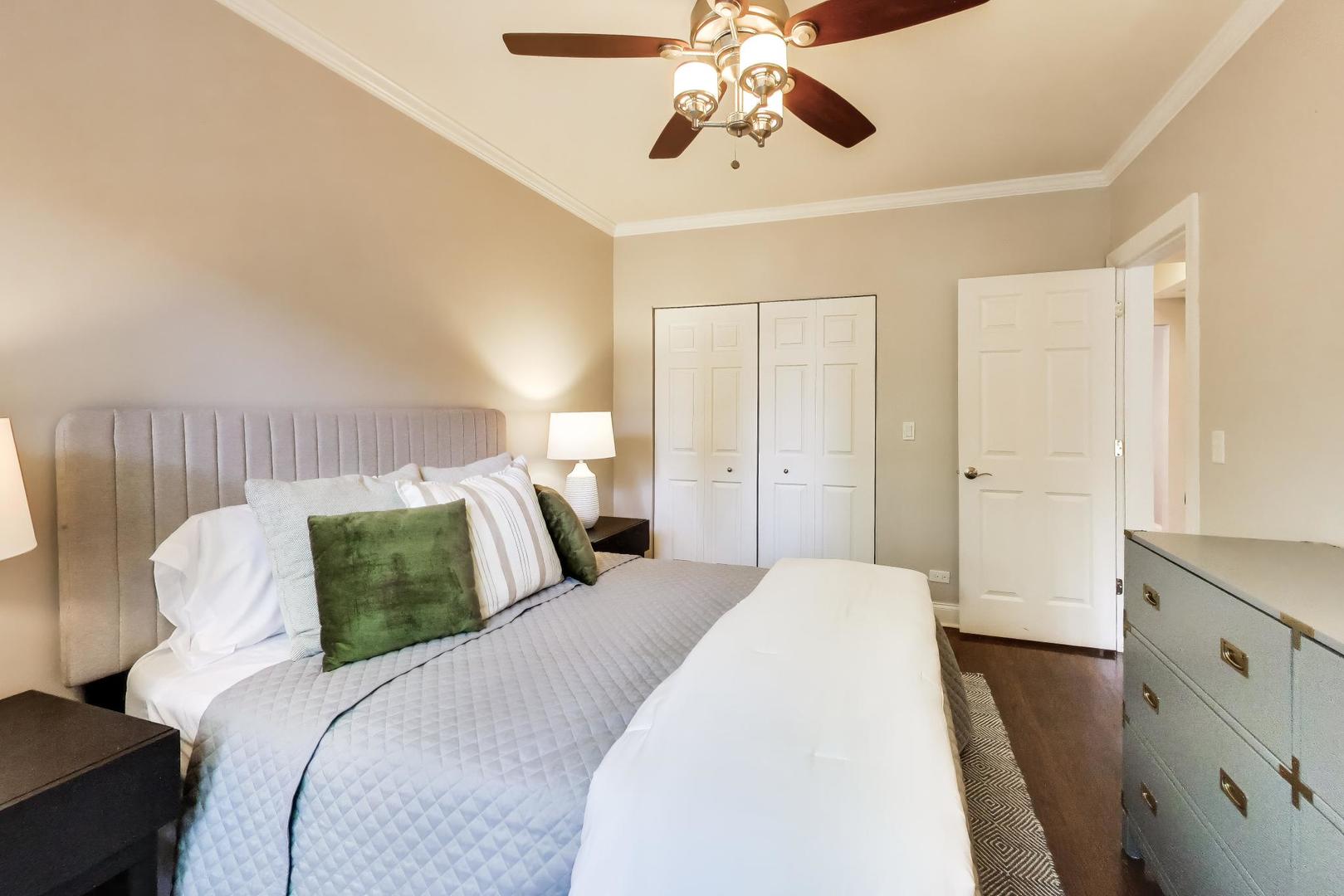 918 W Ainslie Street Unit: 1W