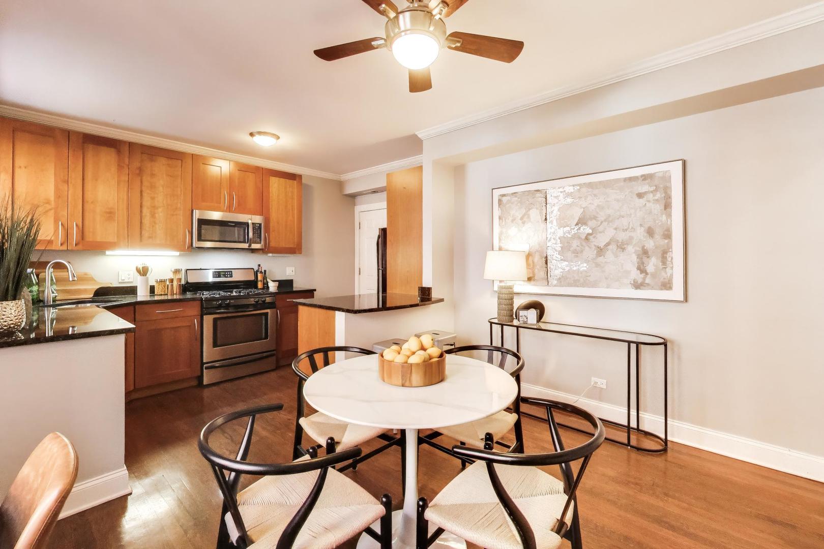 918 W Ainslie Street Unit: 1W