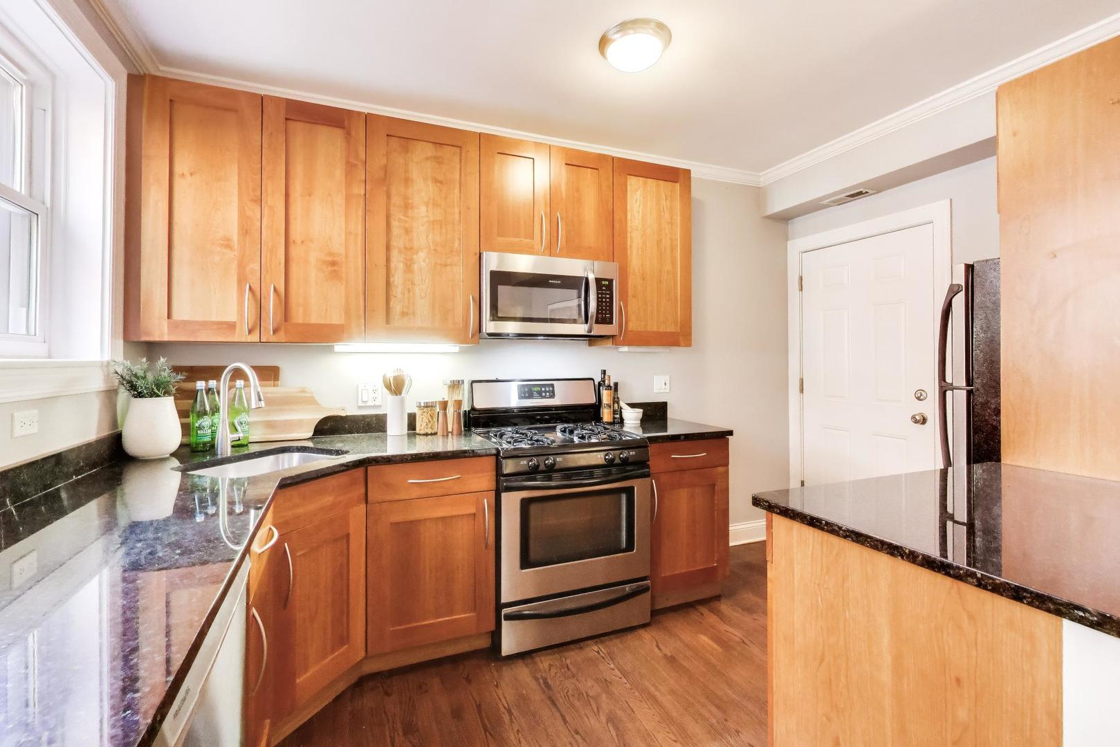 918 W Ainslie Street Unit: 1W