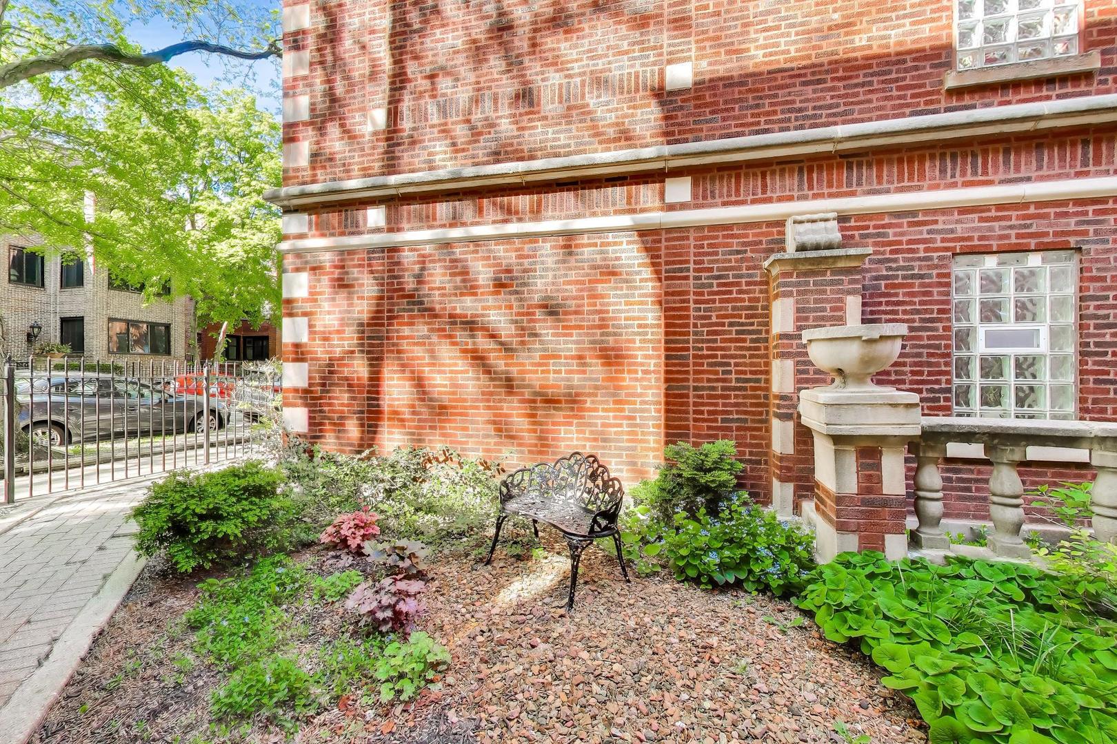 918 W Ainslie Street Unit: 1W