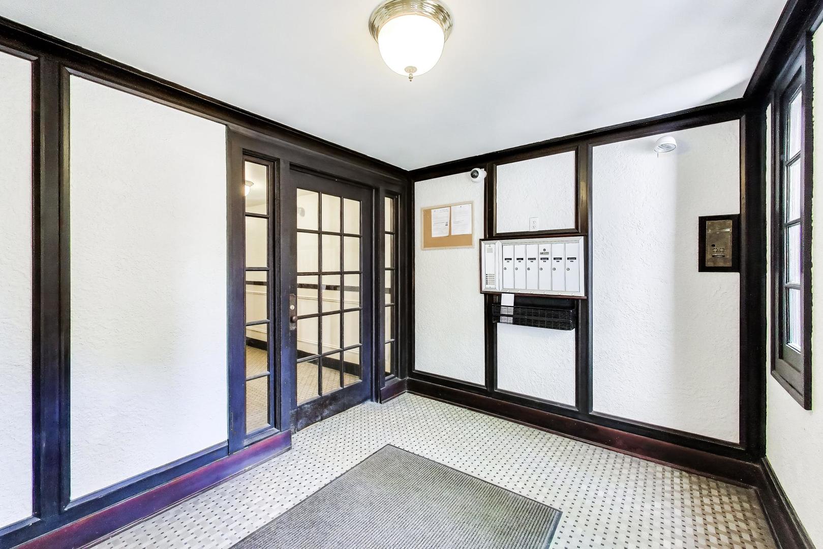 918 W Ainslie Street Unit: 1W