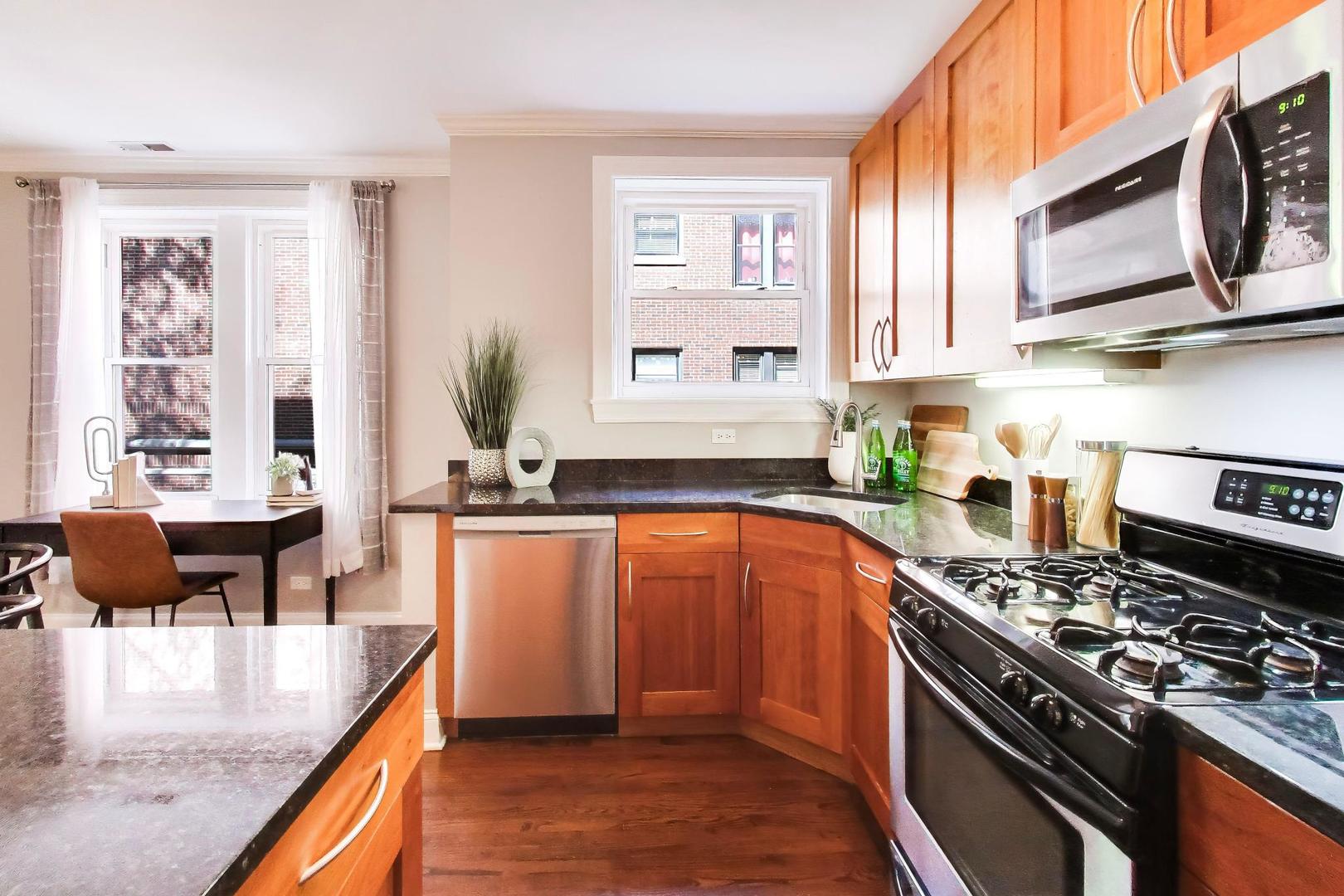 918 W Ainslie Street Unit: 1W