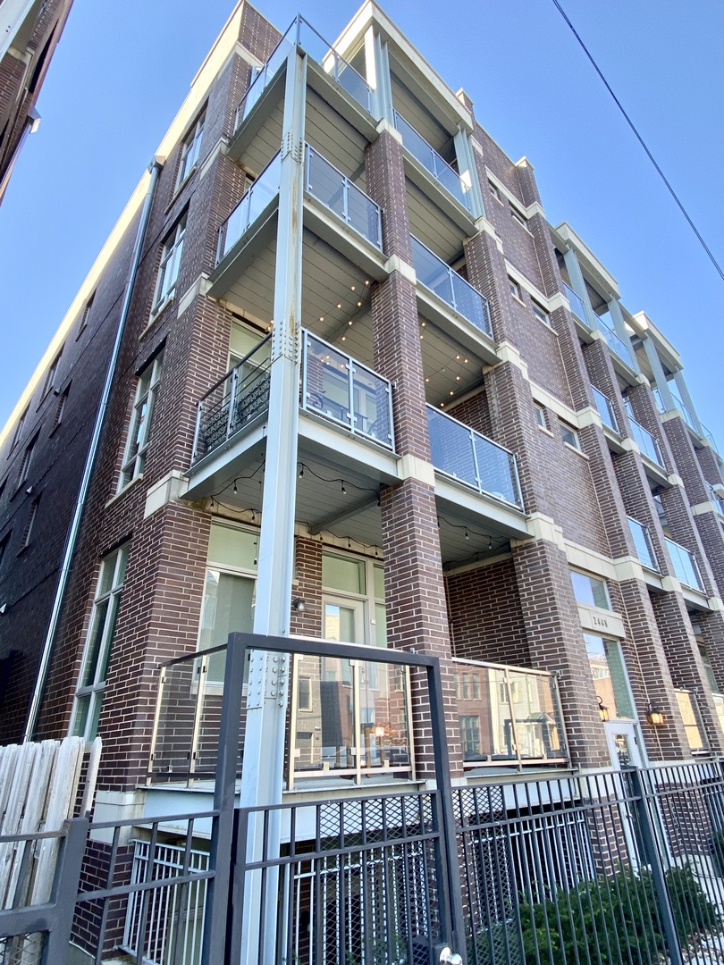 2442 N Clybourn Avenue Unit: 3N