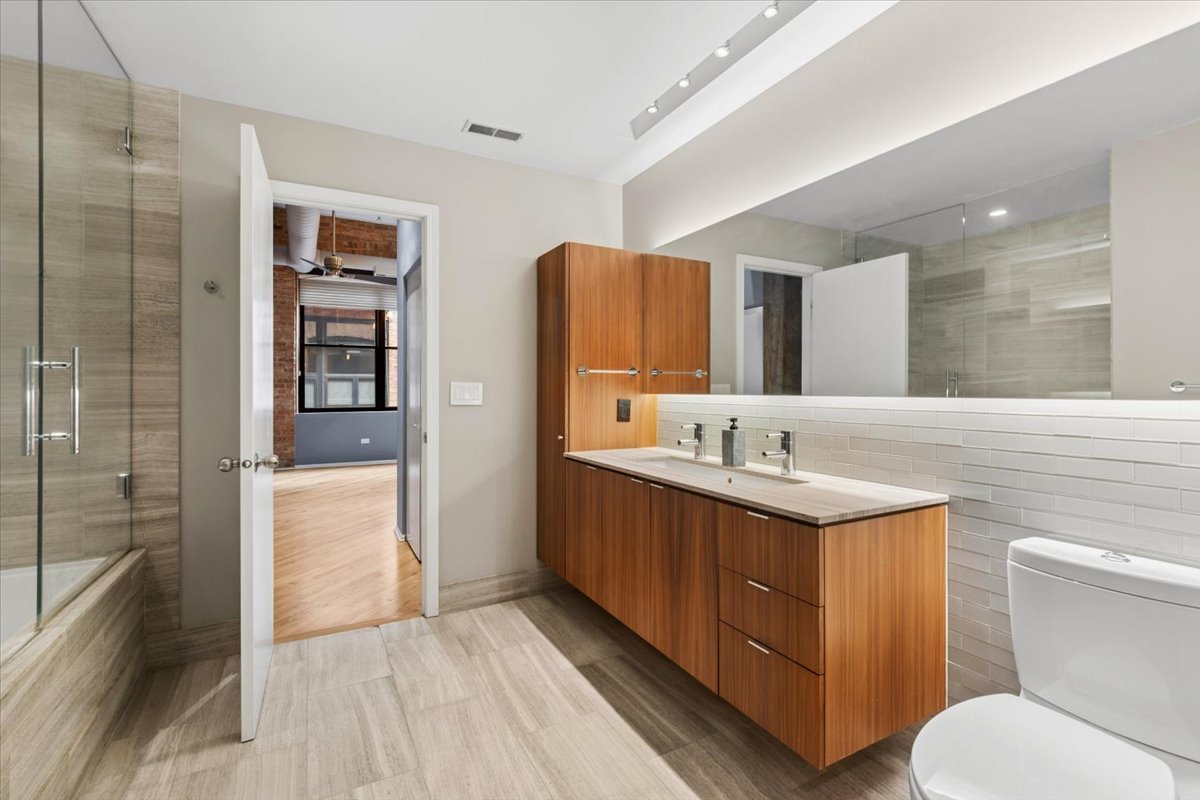 520 W Huron Street Unit: 603