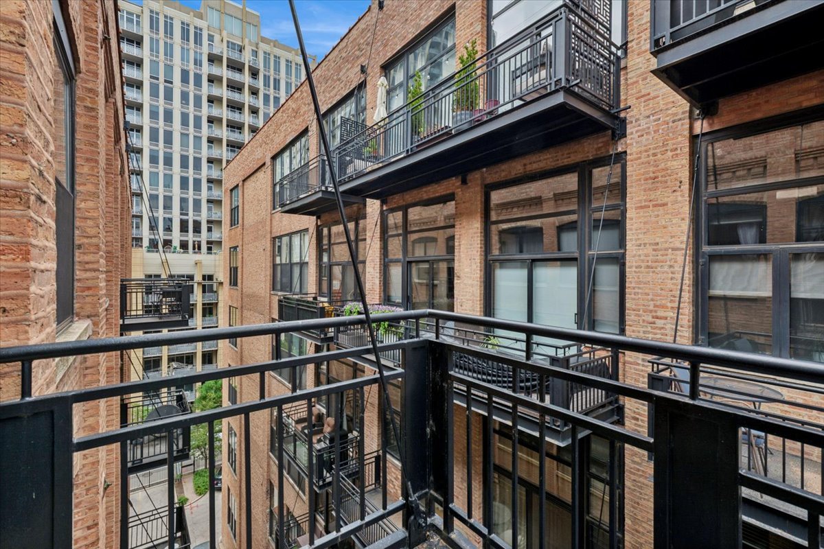 520 W Huron Street Unit: 603