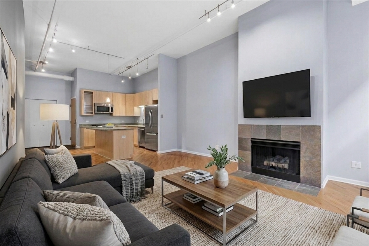 520 W Huron Street Unit: 603