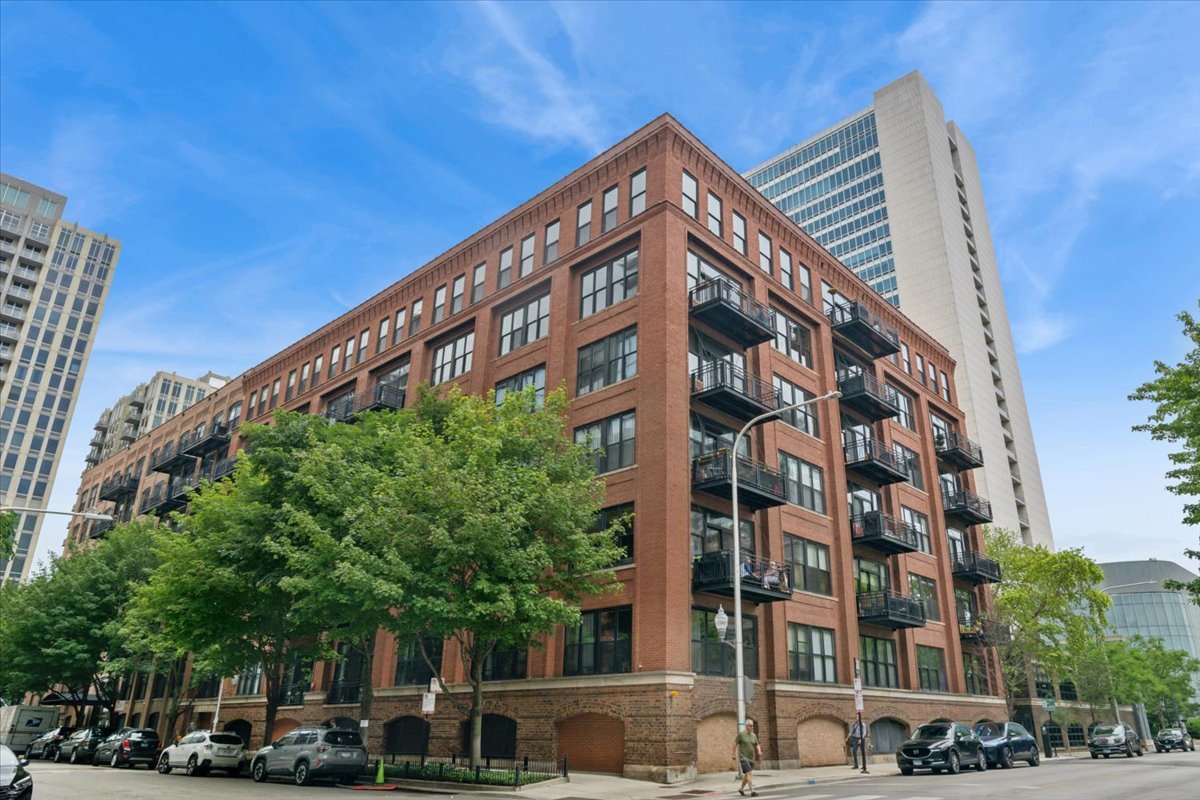 520 W Huron Street Unit: 603