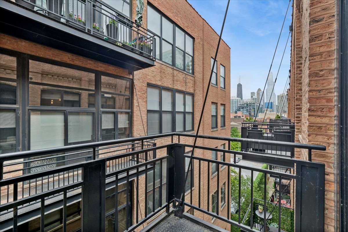 520 W Huron Street Unit: 603