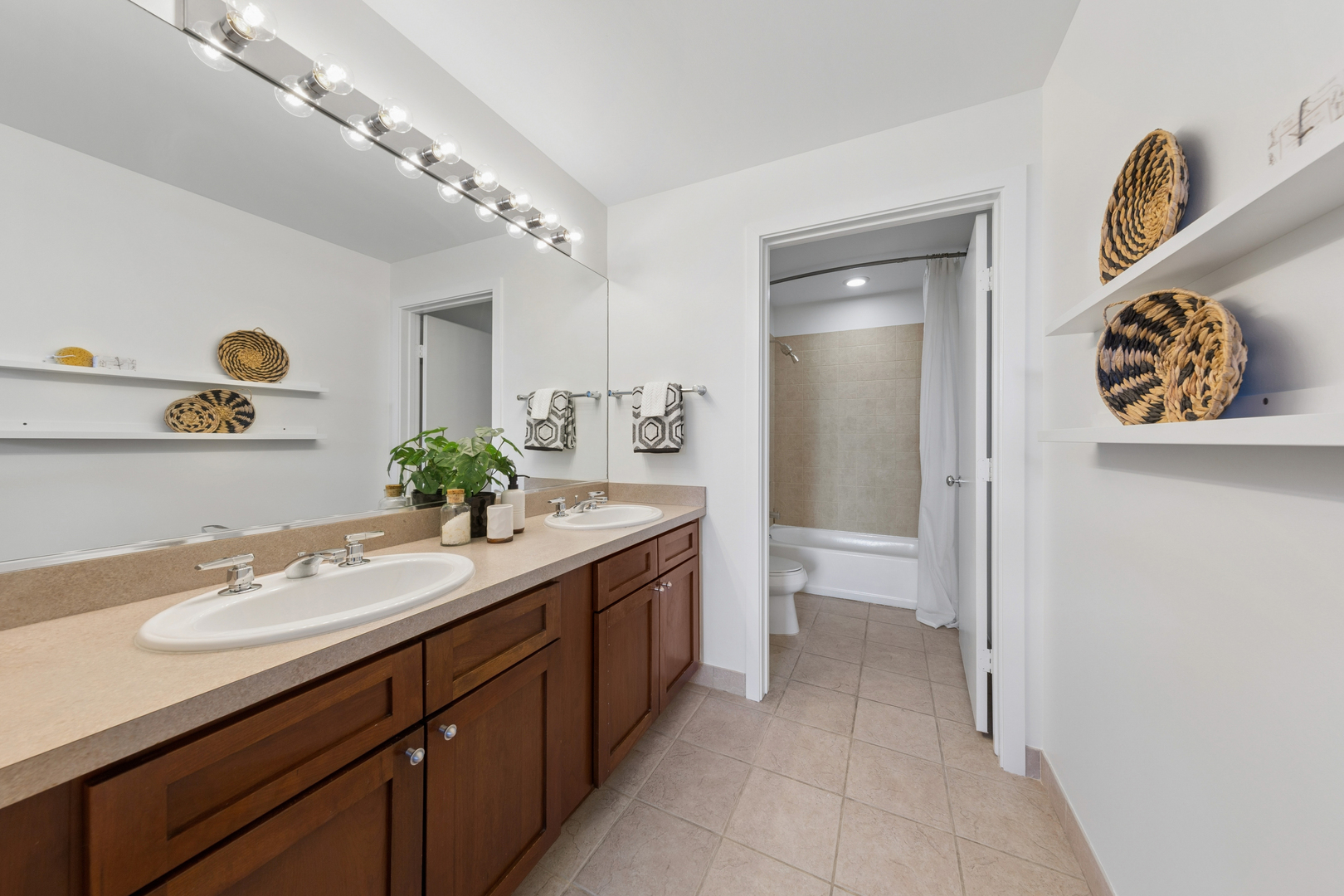 222 S RACINE Avenue Unit: 205
