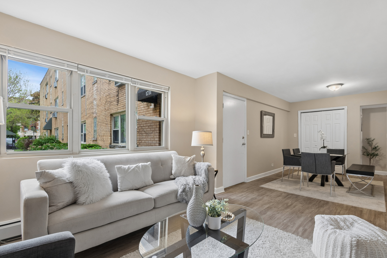 1711 W Estes Avenue Unit: 1S