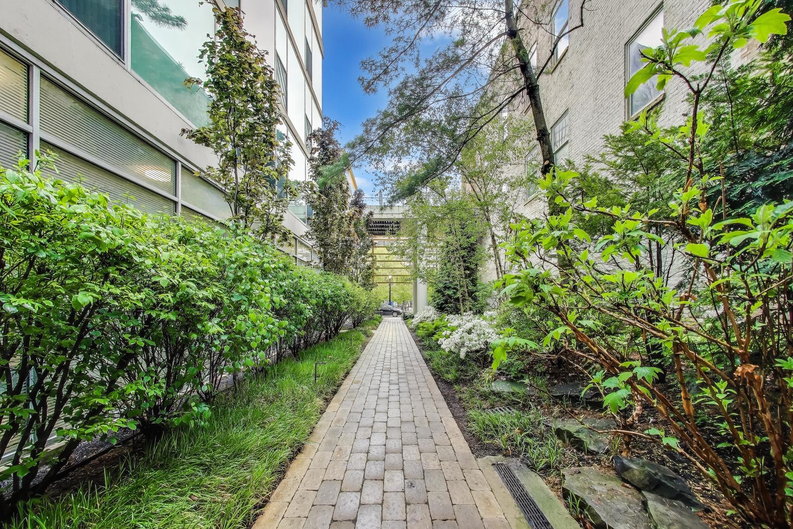1580 sherman Avenue Unit: PH6
