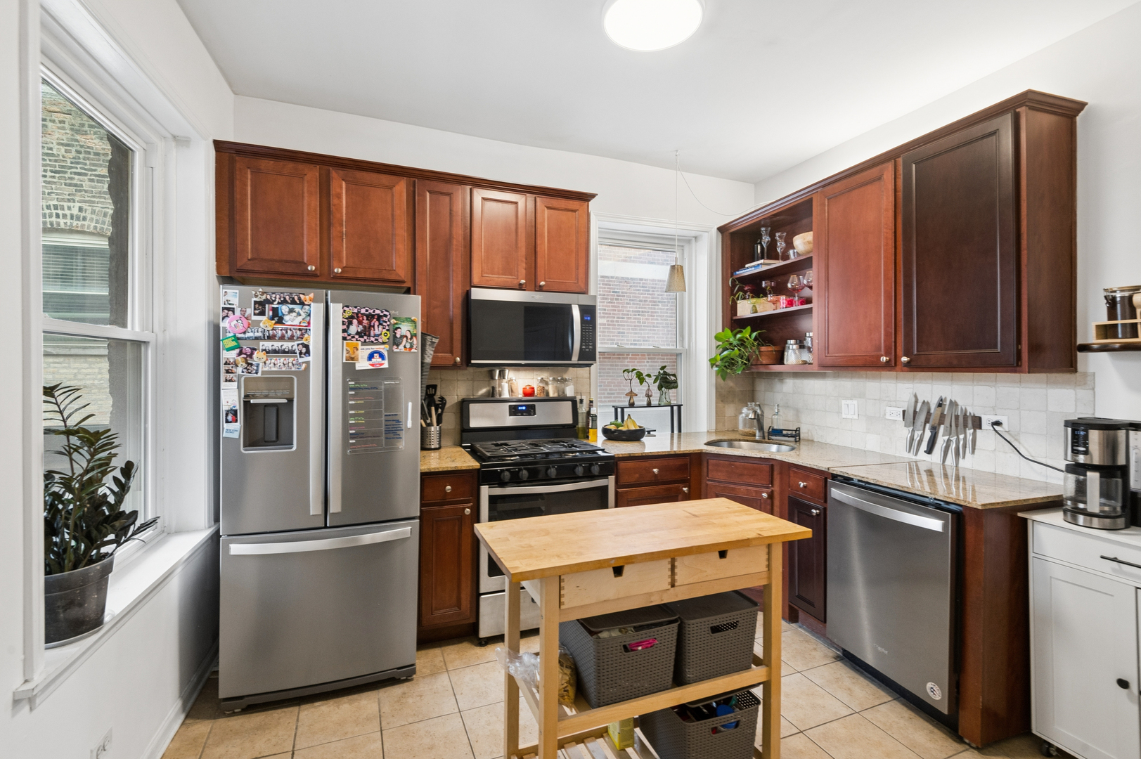 1474 W CARMEN Avenue Unit: 1