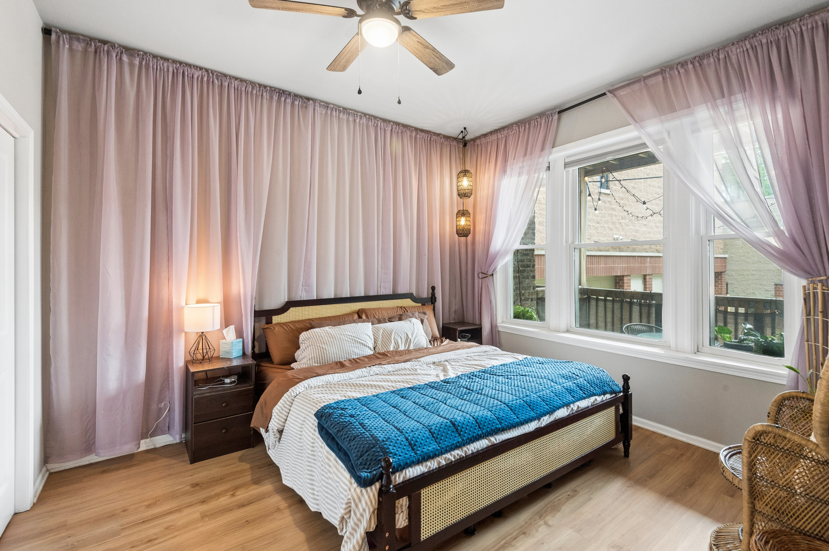 1474 W CARMEN Avenue Unit: 1
