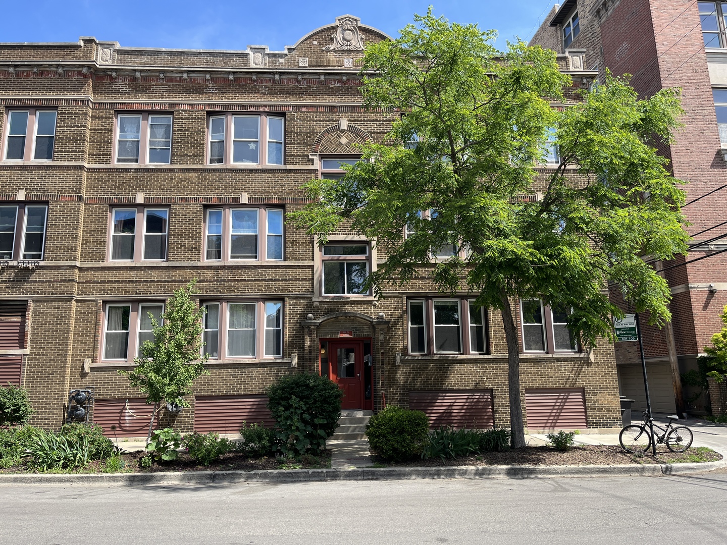 1474 W CARMEN Avenue Unit: 1