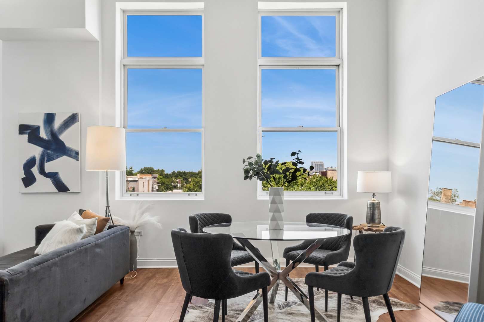 1215 W GUNNISON Street Unit: 313