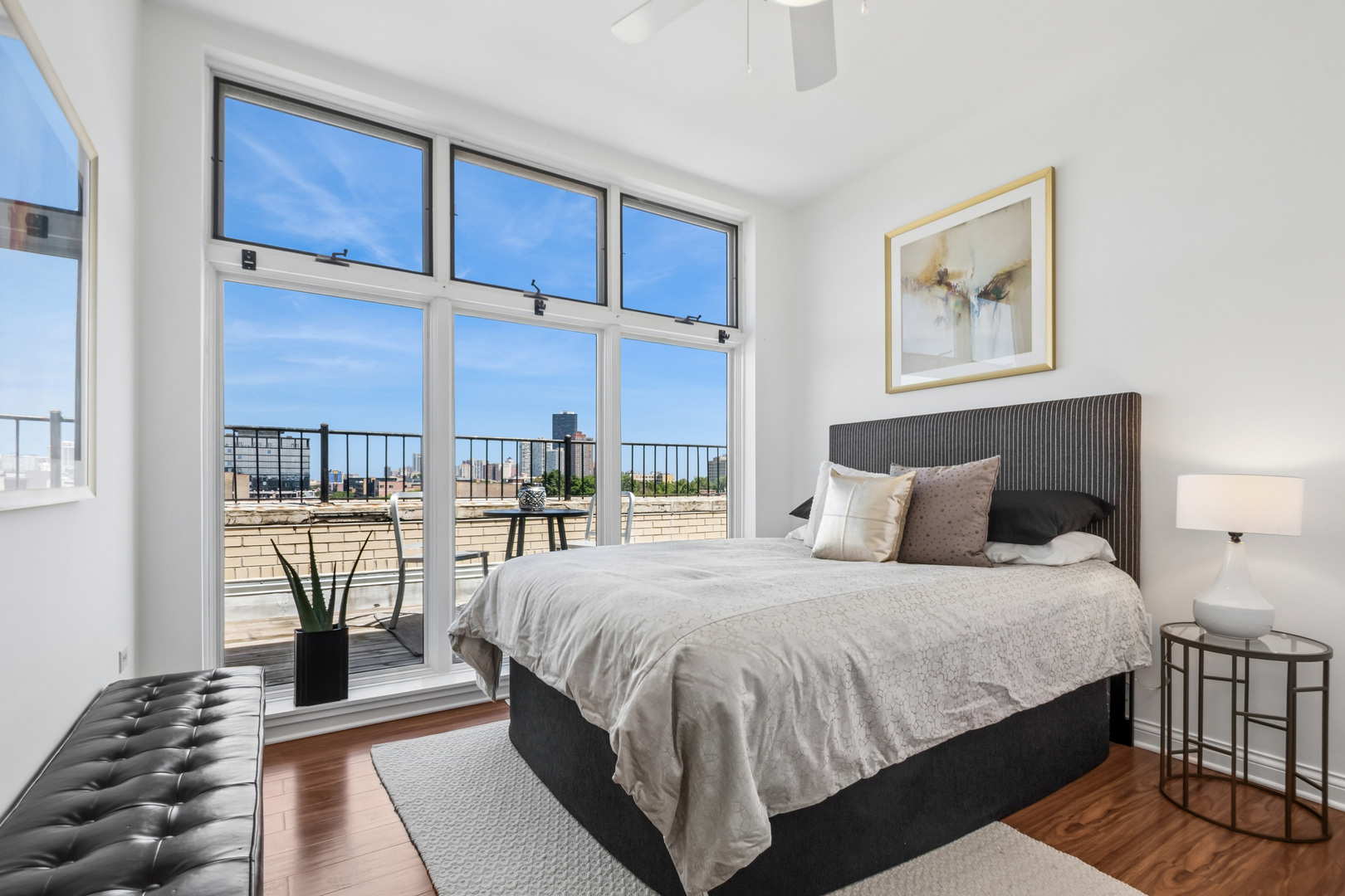 1215 W GUNNISON Street Unit: 313