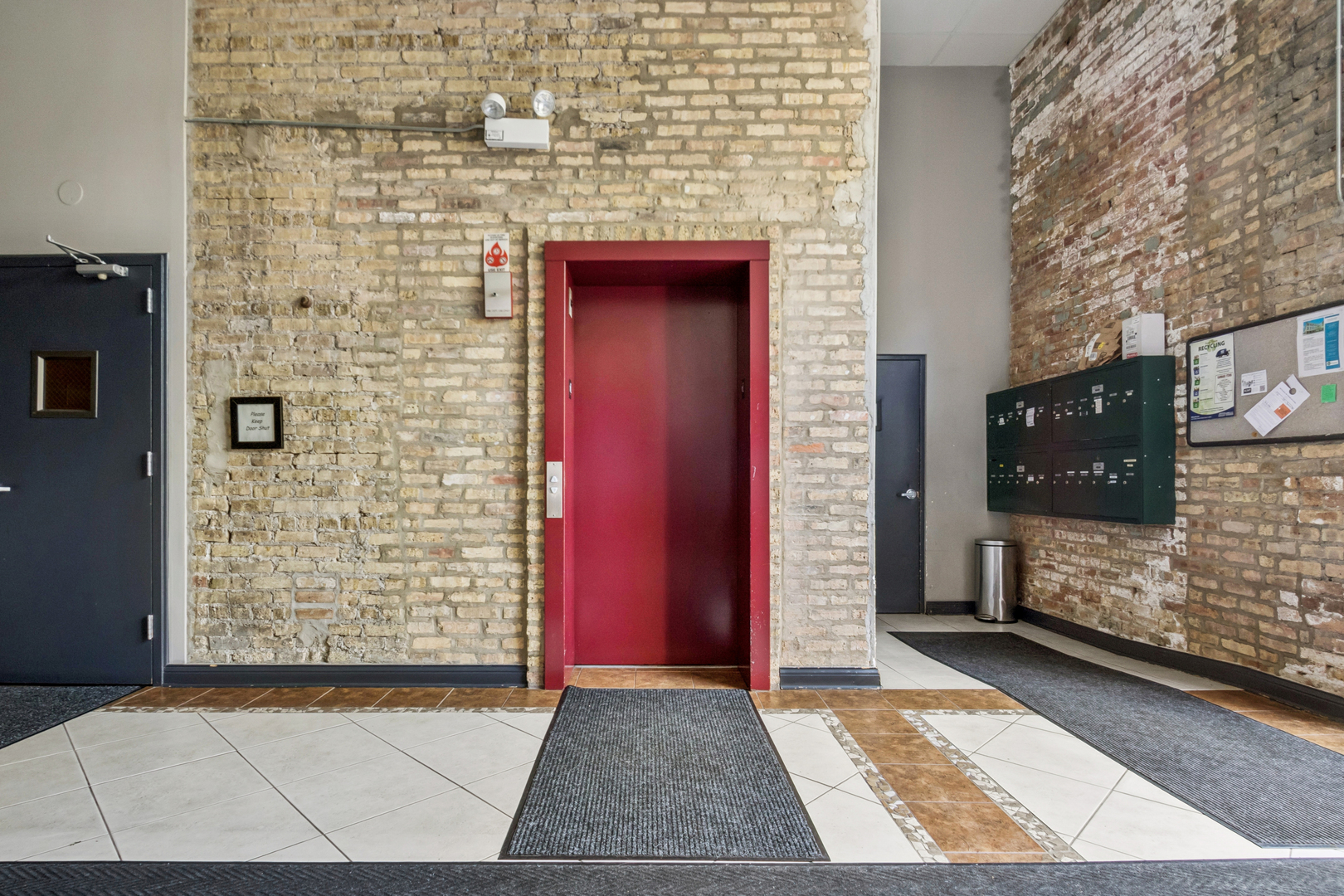 1215 W GUNNISON Street Unit: 313