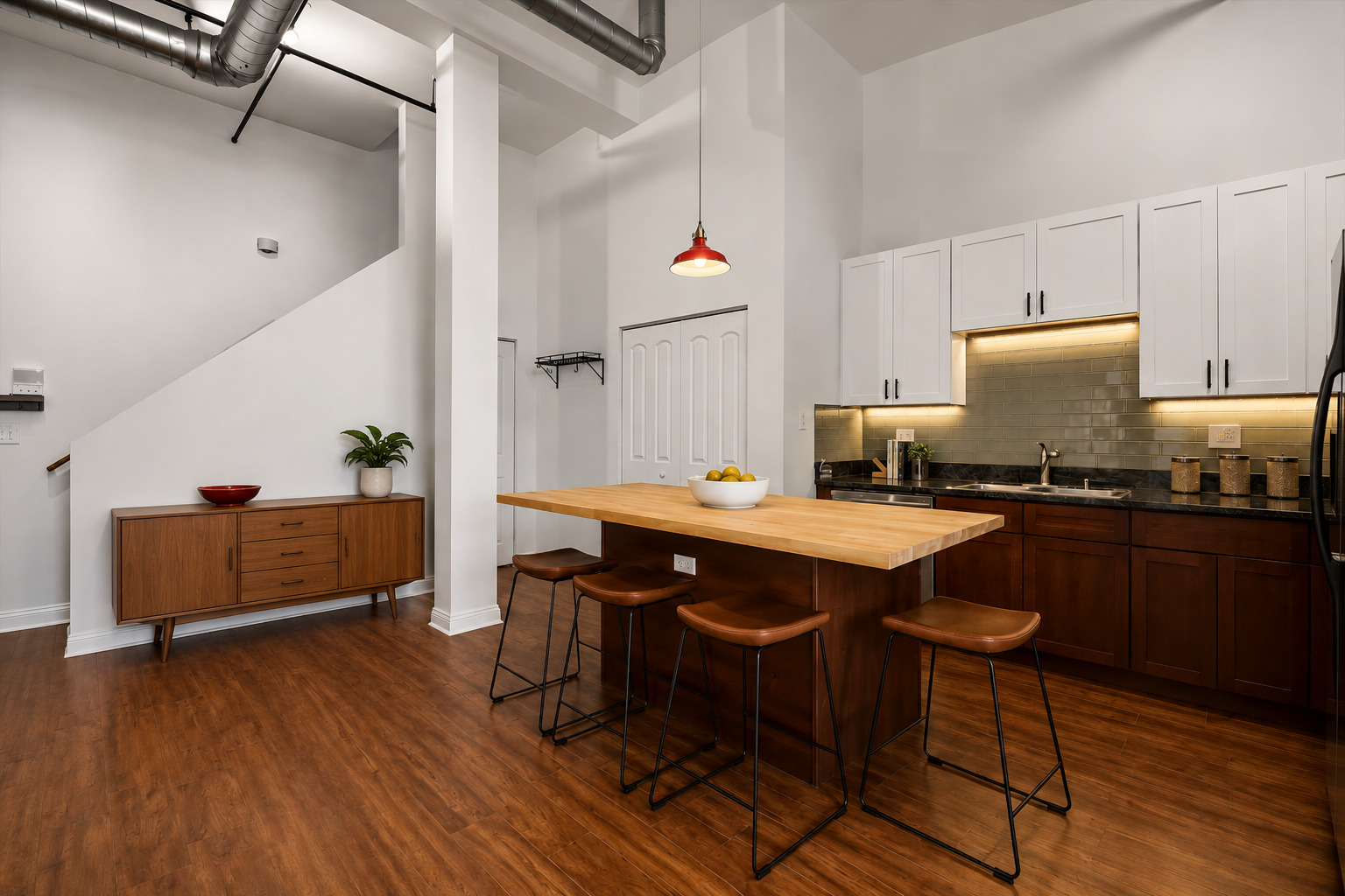 1215 W GUNNISON Street Unit: 313