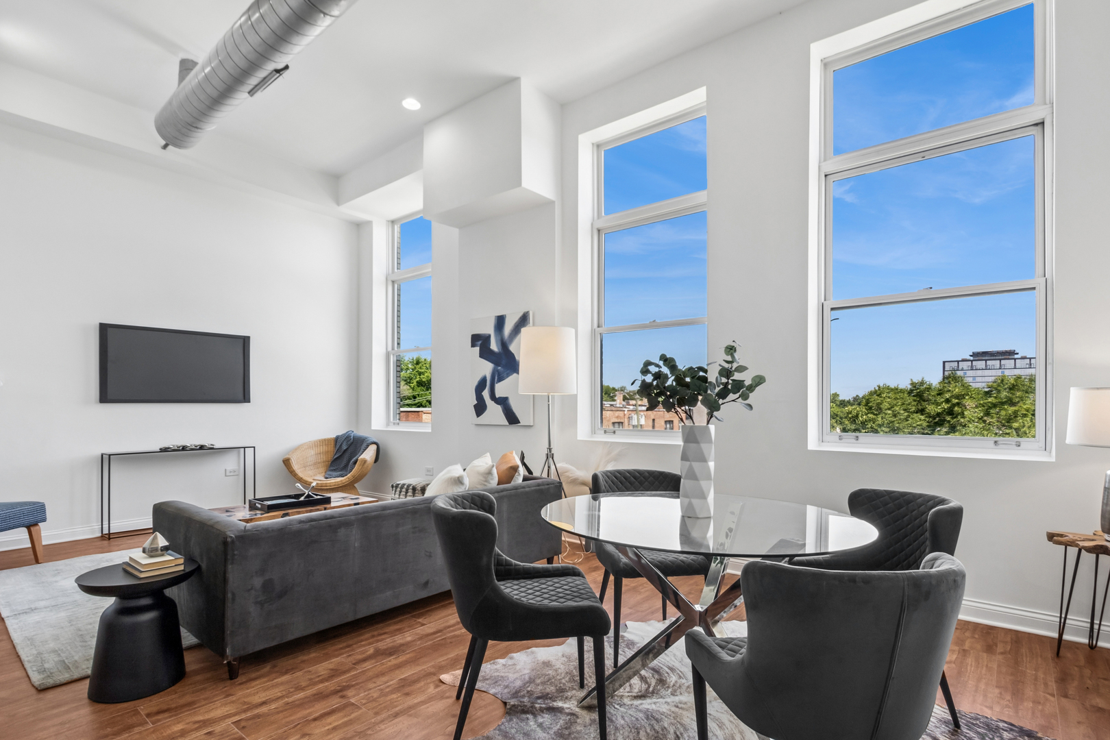 1215 W GUNNISON Street Unit: 313