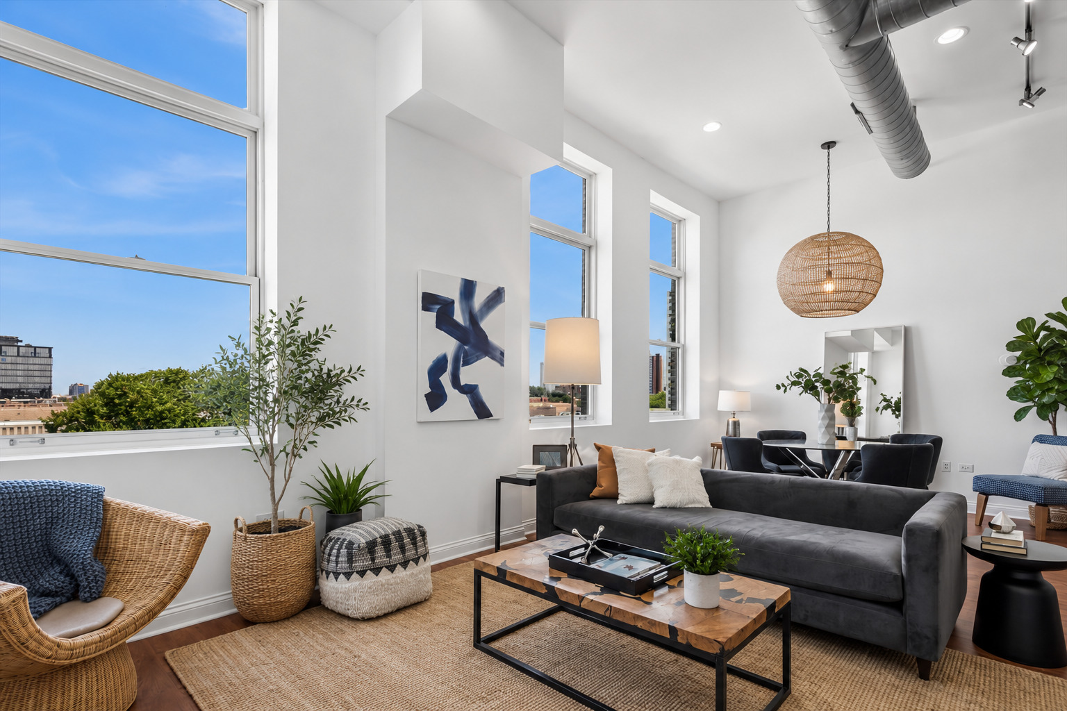 1215 W GUNNISON Street Unit: 313