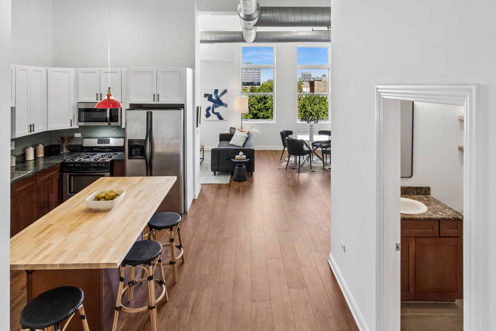 1215 W GUNNISON Street Unit: 313