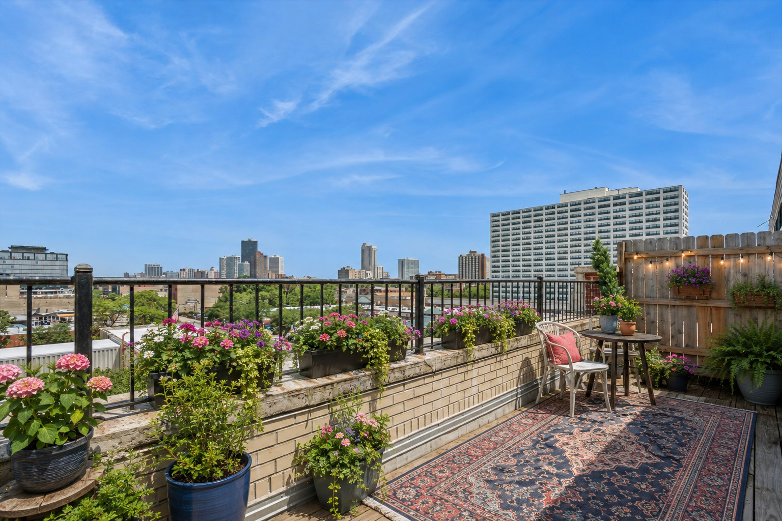 1215 W GUNNISON Street Unit: 313